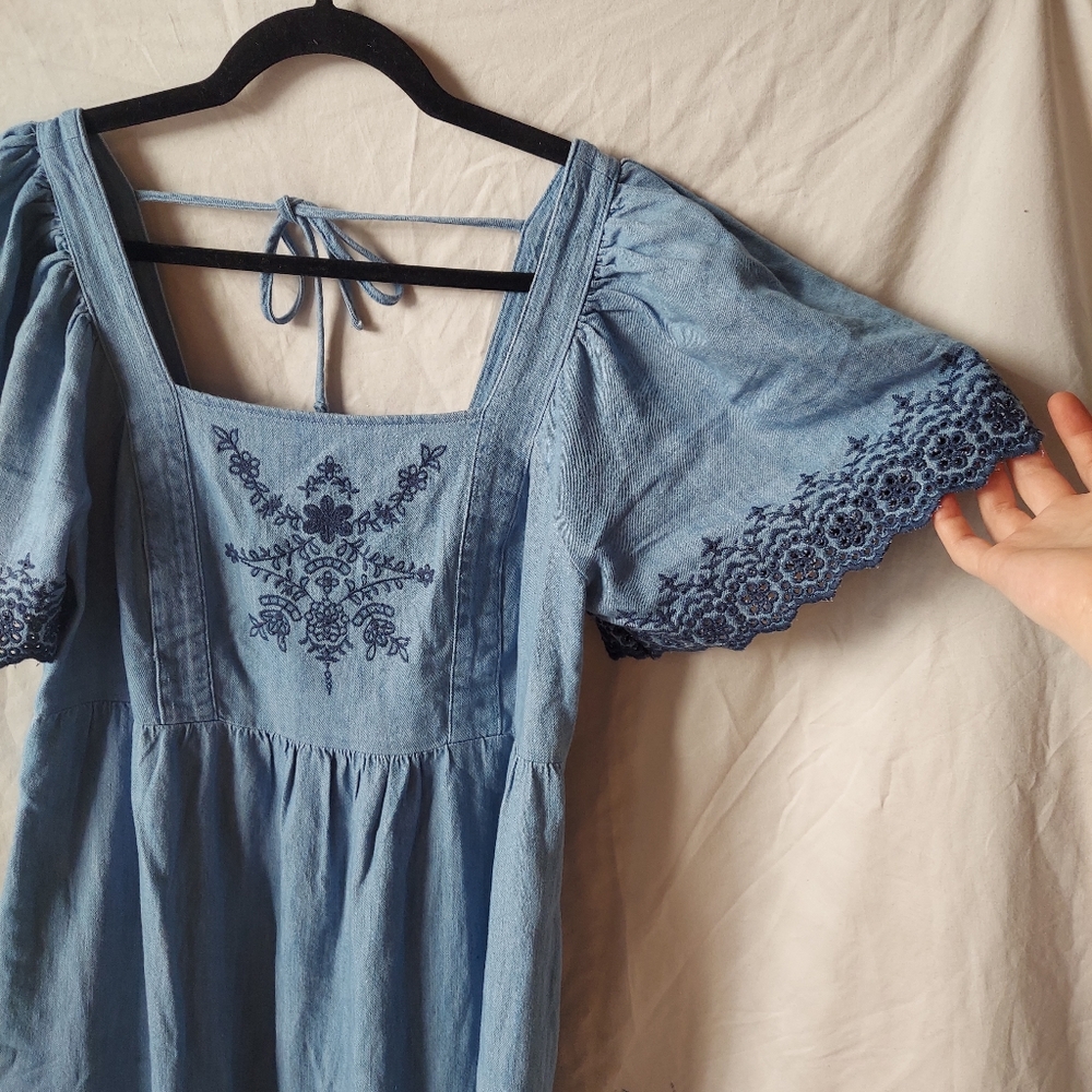 NWT Medium Wash Midi Embroidered Folk Dress - Picture 3 of 8